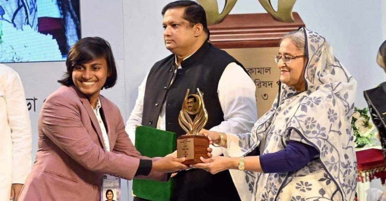 প্রধানমন্ত্রী ১০ ক্রীড়া ব্যক্তিত্ব ও ২ প্রতিষ্ঠানকে শেখ কামাল ক্রীড়া পরিষদ পুরস্কার দিলেন