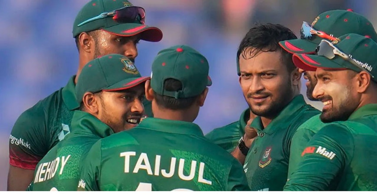 আবারো সাকিবের আঘাত, নবম উইকেট পতন ইংল্যান্ডের