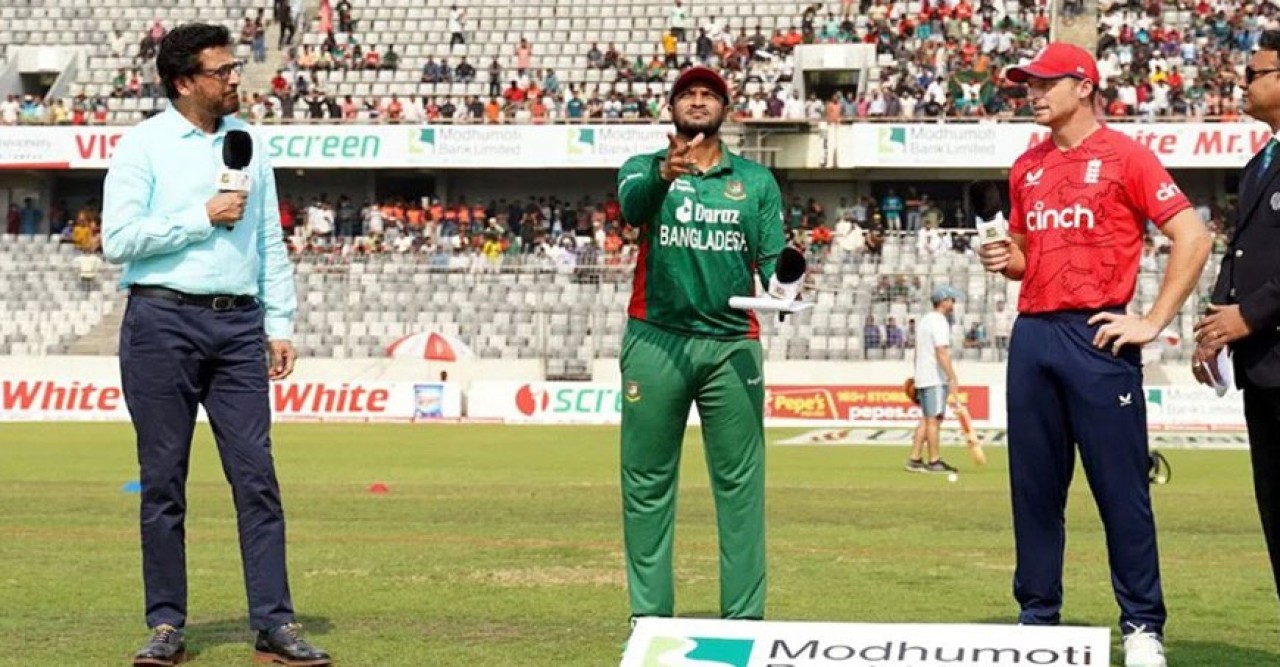 টসে জিতে বাংলাদেশকে ব্যাটে পাঠালো ইংল্যান্ড