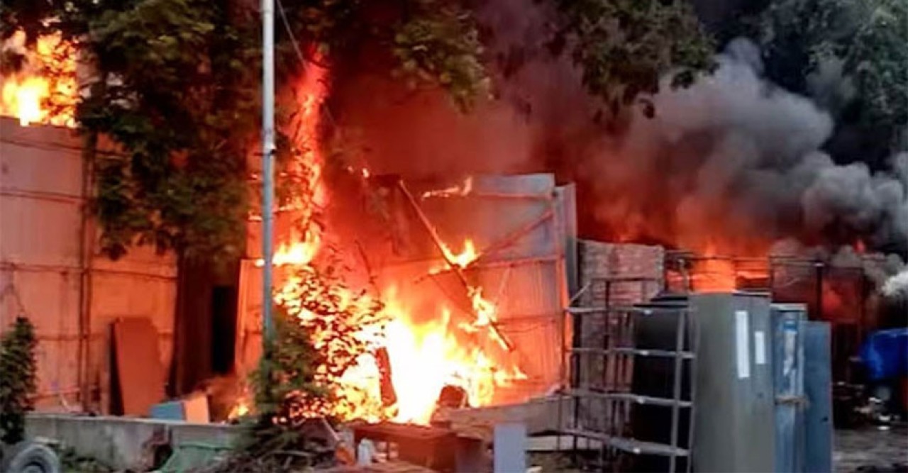 টালিগঞ্জের স্টুডিওতে ভয়াবহ আগুন
