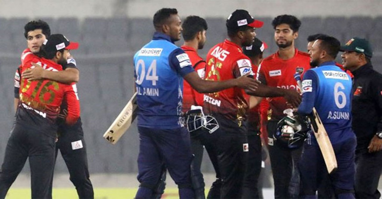ঢাকাকে হারিয়ে কুমিল্লার টানা চার জয়