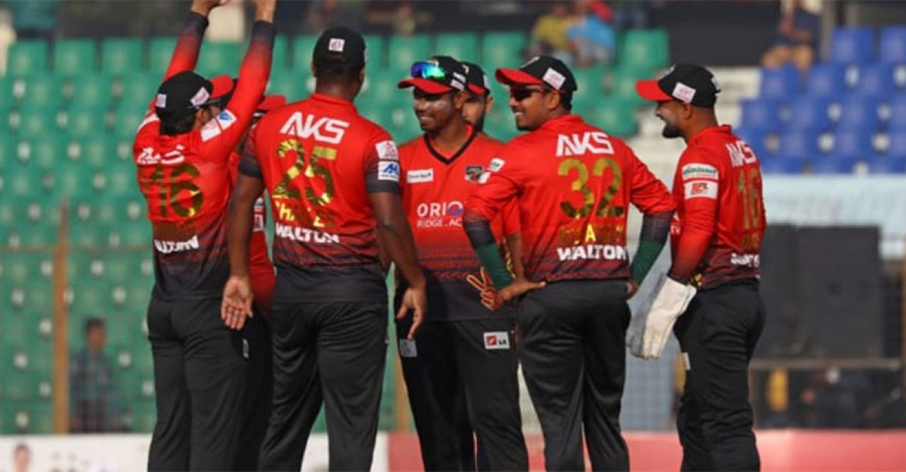 শেষ বলের রোমাঞ্চে কুমিল্লা ভিক্টোরিয়ান্সের কাছে খুলনার হার