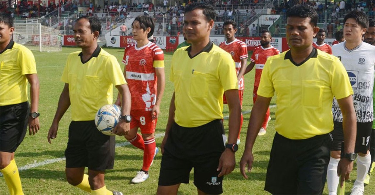 রেফারিদের বেতন না দিয়েই ম্যাচ পরিচালনা করাচ্ছে বাফুফে