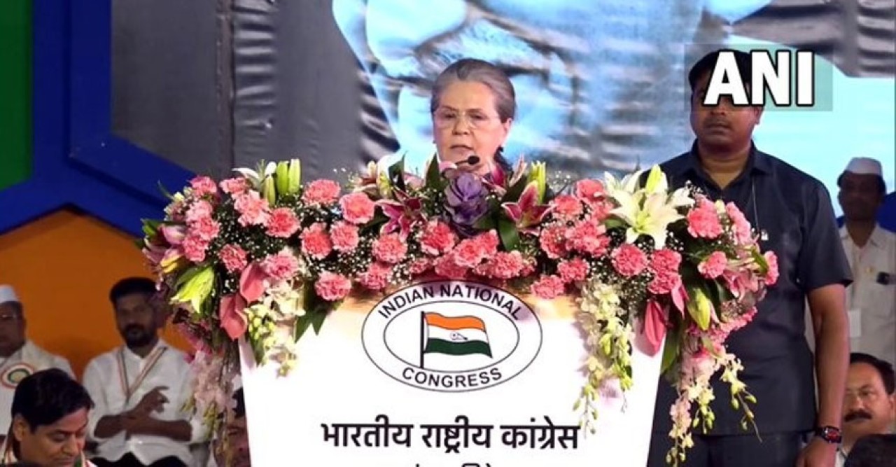 রাজনীতির মঞ্চ হতে অবসরের ইঙ্গিত সোনিয়া গান্ধীর