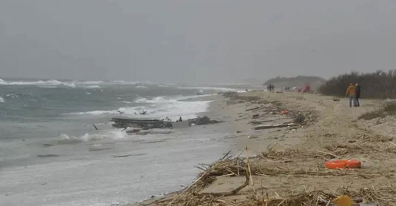 ইতালির সমুদ্র উপকূলে জাহাজডুবি, ৩৩ শরণার্থী নিহত