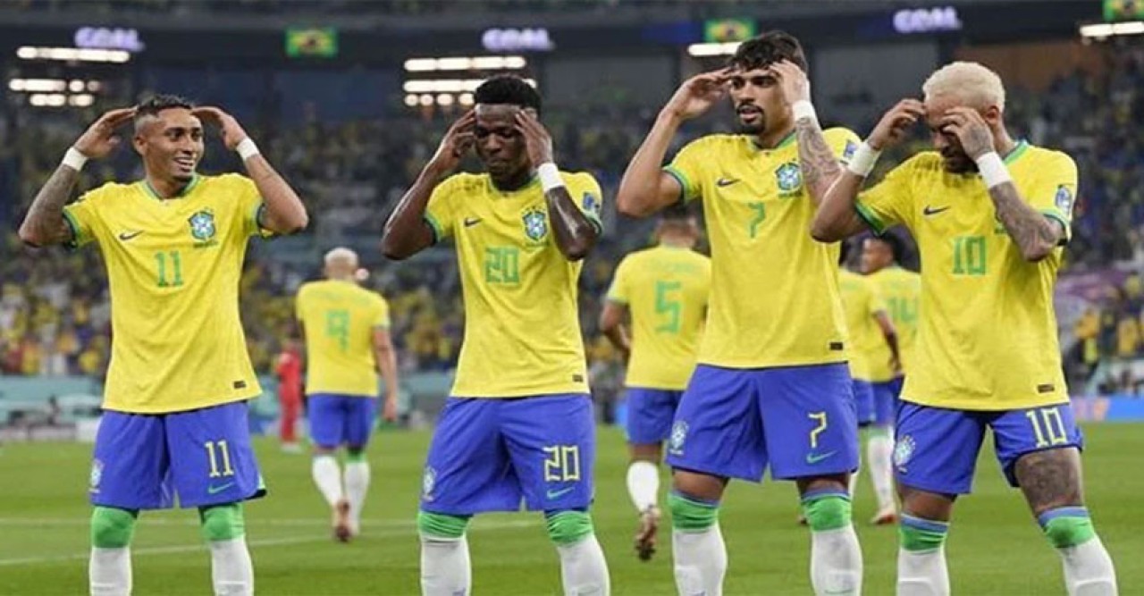  পুরো স্কোয়াড খেলিয়ে ব্রাজিলের ইতিহাস