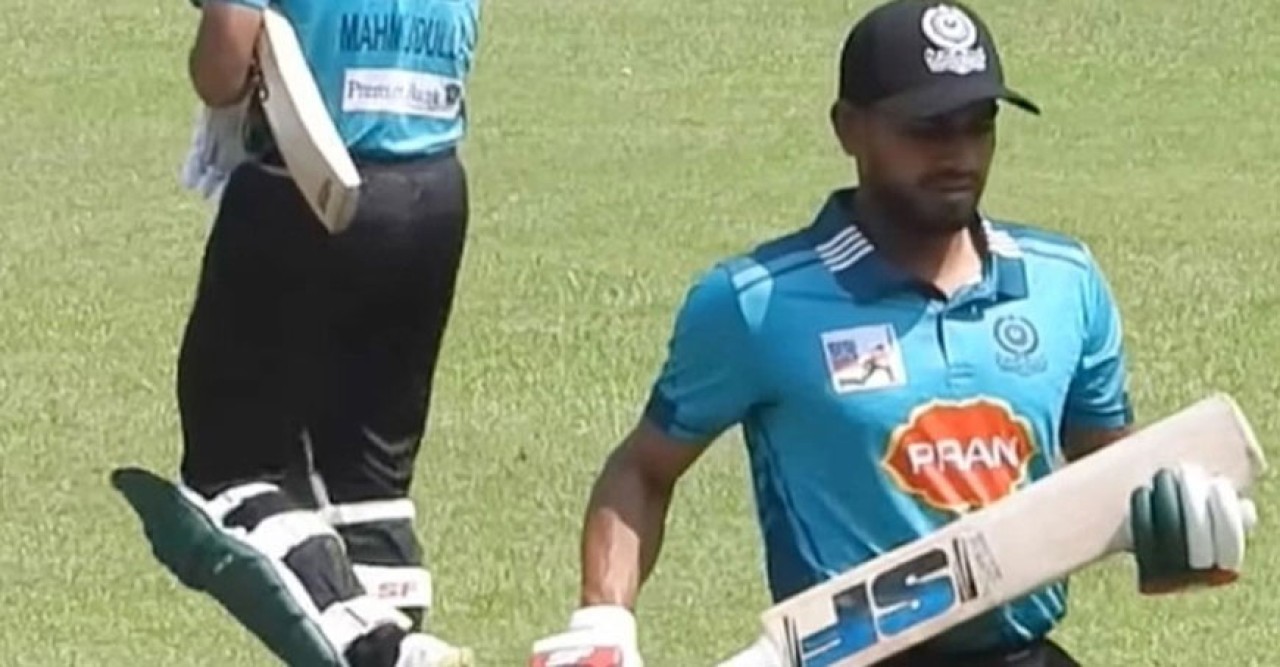 আম্পায়ারের সিদ্ধান্ত না মানায় মিরাজকে ১০ হাজার টাকা জরিমানা