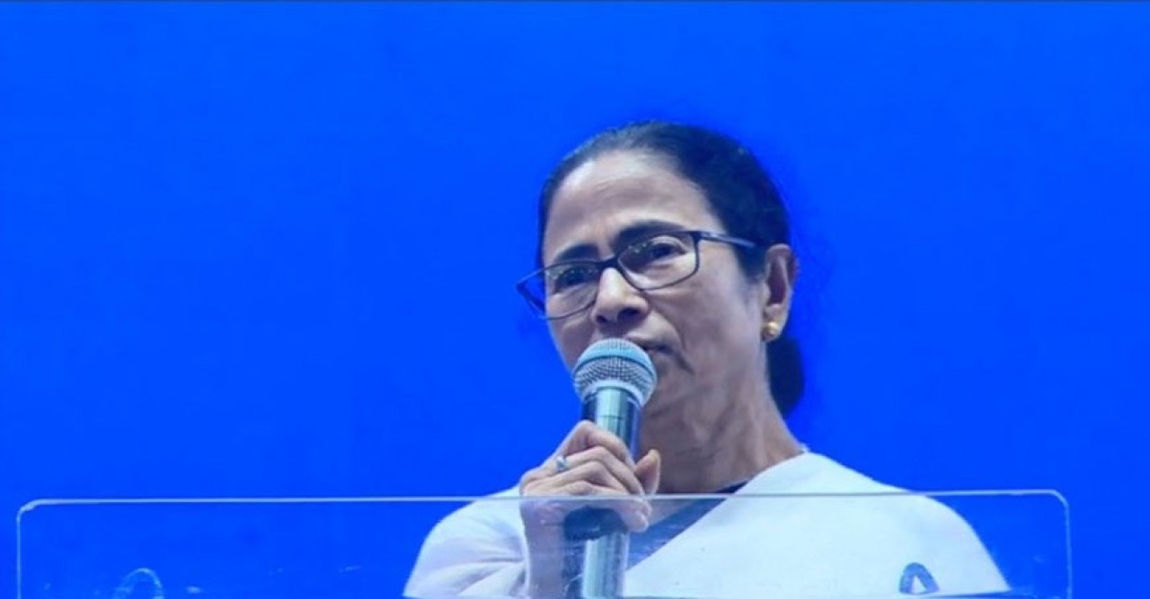 ধর্মীয় মিটিংয়ে অস্ত্র কেন, বন্দুক নিয়ে ড্যান্স কেন: প্রশ্ন মমতার