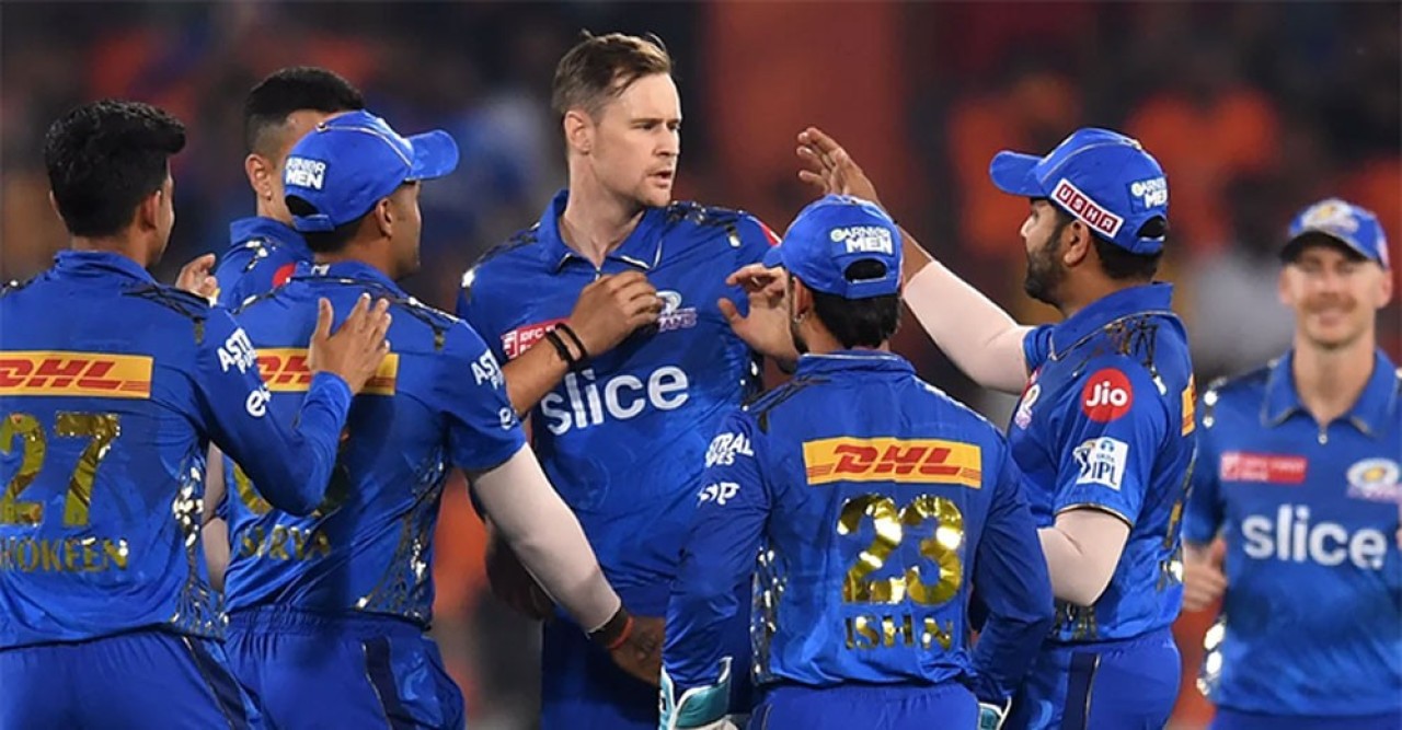 হায়দরাবাদকে ১৪ রানে হারিয়ে টানা তৃতীয় জয় মুম্বাইয়ের
