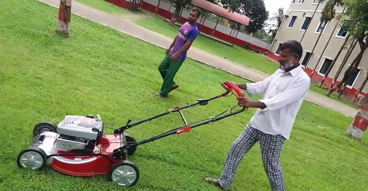 বাফুফের ঘাস কাটার মেশিন ক্রয়ে অনিয়ম, অর্থ আটকে দিয়েছে ফিফা