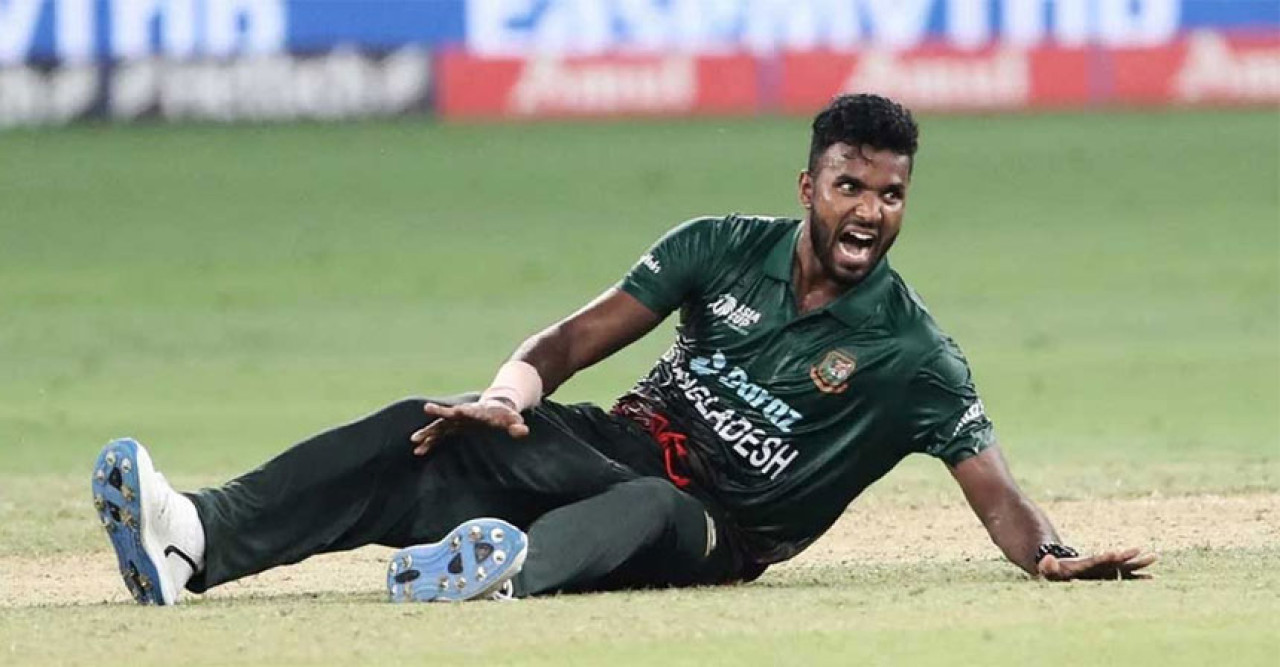 চিকিৎসার জন্য লন্ডনে পাড়িদিলেন এবাদত