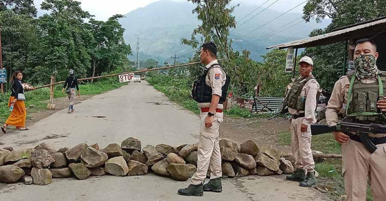 মণিপুরে অনির্দিষ্টকাল পথ অবরোধের ডাক
