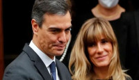 স্ত্রীর দুর্নীতির কারণে প্রচণ্ড চাপে স্পেনের প্রধানমন্ত্রী