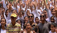 মেয়েদের ক্রিকেটে উদ্বুদ্ধ করতে সিলেটের স্কুলে জ্যোতিরা 