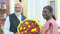 প্রধানমন্ত্রী মোদিকে সরকার গঠনের আমন্ত্রণ, শপথ রোববার  