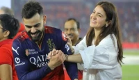 'আনুশকা শর্মার স্বামী'! বিরাট কোহলির নাম ভুলে গিয়ে নাগাল্যান্ডের মন্ত্রীর কাণ্ড ভাইরাল, হাসতে হাসতে চেয়ার থেকে পড়লেন দর্শক!