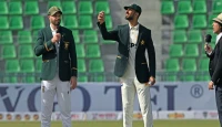 ৩৮ বছরে টেস্ট অভিষেক! শান মাসুদের ব্যাটিং সিদ্ধান্তে দক্ষিণ আফ্রিকার চাপে