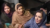 ইমরান খানের তিন বোনকে আটক করে রাওয়ালপিন্ডি পুলিশ, আদিয়ালা কারাগারে ১০ ঘণ্টার বিক্ষোভ শেষ