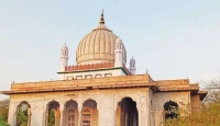 মুজাদ্দিদে আলফে সানির দরগাহ: ভেদাভেদ ভুলে একত্রে আহারের অনন্য আধ্যাত্মিক মিলনস্থল