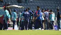 বিপিএল ম্যাচের আগে ভয়ঙ্কর দৃশ্য! ঢাকা ক্যাপিটালসের কোচ মাঠে অজ্ঞান, সিপিআর দিয়ে হাসপাতালে