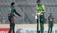 মিরাজের রান আউটে থামলেন সালমান আগা, মাঠে উত্তেজনা—থার্ড আম্পায়ারের সিদ্ধান্তে শুরু বিতর্ক