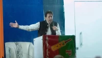 জঙ্গি হামলার আশঙ্কা, বুলেটপ্রুফ কন্টেনার থেকেই লাহোরের জনসভায় বক্তৃতা দেবেন ইমরান