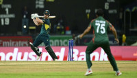 অস্ট্রেলিয়ার দুই উইকেটের পতন