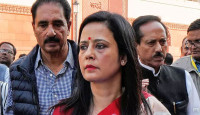 এথিক্স কমিটির রায়কে চ্যালেঞ্জ জানিয়ে মহুয়া মৈত্রের মামলা ভারতের সুপ্রিমকোর্টে