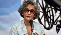অরুন্ধতীর বিরুদ্ধে ধর্ম অবমাননার মামলা