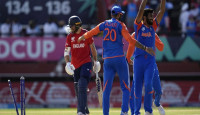 ইংল্যান্ডকে হারিয়ে ফাইনালে ভারত