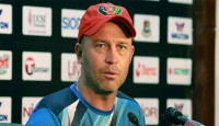 সব সমীকরণ না জানার কথা স্বীকার করলেন কোচ জোনাথন ট্রট