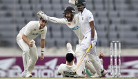 ঢাকা টেস্টের তৃতীয় দিন শেষে ৩০ রানে এগিয়ে বাংলাদেশ