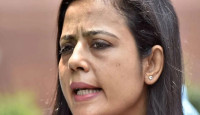ভারতের পার্লামেন্ট তৃণমূলের মহুয়া মৈত্র এমপিকে বহিষ্কার 