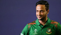 গেইল ও জয়াসুরিয়াকে পিছনে ফেলে রেকর্ড সাকিবের