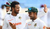 এই সময় সবার সাকিবের পাশে থাকা উচিত : মিরাজ