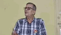 সাক্ষাৎকার নিতে আসা নারী সাংবাদিকের কোলে বসলেন সিপিএম নেতা