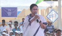 ৬ মাস বাদেই দিল্লি বদলাবে, জাতিদাঙ্গা করতে দেবো না: মমতা