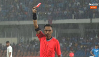 পাকিস্তানের বিপক্ষে লাল কার্ড দেখলেন ভারতের কোচ