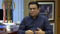 দেশের এক ফুটবলারকে মালয়েশিয়ায় ঝাড়ু দিতে দেখে বাফুফেকে বদলে দিতে নির্বাচন