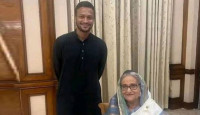 শ্রীলঙ্কা থেকে দেশে ফিরে সংসদে প্রধানমন্ত্রীর সঙ্গে সাক্ষাৎ করেছেন সাকিব 
