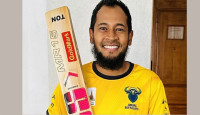 জিম্বাবুয়ে থেকে দেশে ফিরেছেন মুশফিক