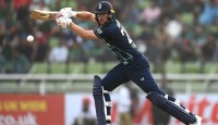 ২১০ রানের টার্গেটে ব্যাট করছে ইংল্যান্ড