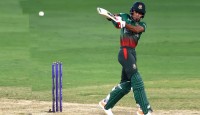 আফিফ-মিরাজের আউটে চাপে বাংলাদেশ