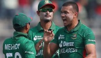 তাসকিনের বলে আউড ডেভিড মালান