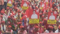 ভারতে ফসলের কম দাম, ক্ষতিপূরণ দাবিতে কৃষকদের পদযাত্রা