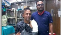 রাজশাহীতে ক্রিকেট ম্যাচে নিজের হাত ভেঙে দলকে জেতালেন পাইলট