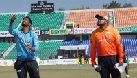 চট্টগ্রামের বিপক্ষে টস জিতে ফিল্ডিংয়ে খুলনা