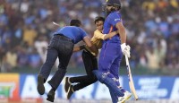 রায়পুরের মাঠে ঢুকে পড়ল রোহিত শর্মার ক্ষুদে ভক্ত