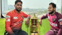 ফাইনালের ট্রফি নিয়ে মেট্রোরেলে ইমরুল-মুশফিক