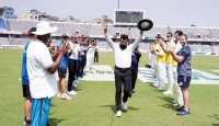 মিরপুরে খেলা শেষে গার্ড অব অনার পেলেন আম্পায়ার আলিম দার